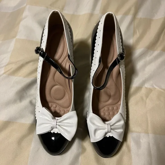 Black and White Mary Jane Heels - Picture 5 of 7
